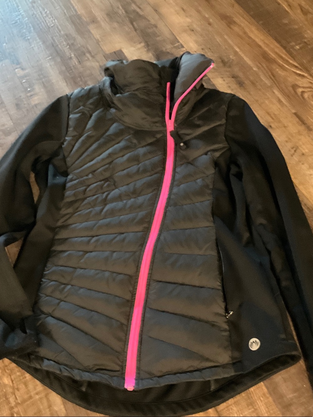 Mondetta athletica Black Puffer Jacket with Bright Pink Zipper